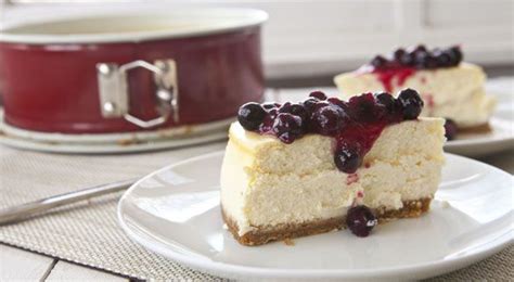I adjusted several cheesecake recipes to be used with a 4 or 4 1/2 inch springform cheesecake pan. How to Use a Springform Pan | Dessert recipes, Cheesecake ...