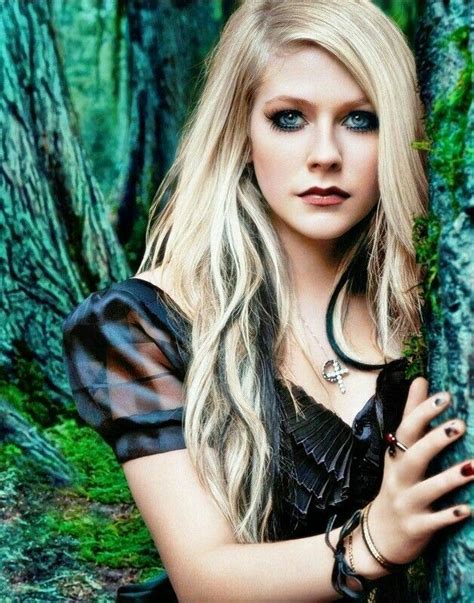 Avril Lavigne Singer And Songwriter Avril Lavigne All For Beauty Tpvsr1qobwpn