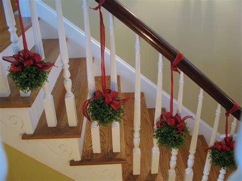 38 Simple Christmas Decorations Stairs Ideas Christmas Staircase