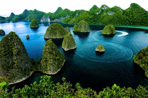 16 tempat wisata terbaik di indonesia yang harus kamu kunjungi sebelum mati yuk piknik