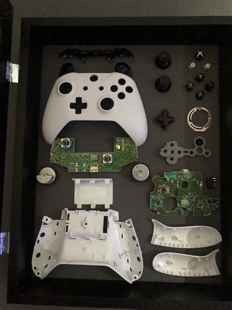 A Broken Xbox Controller Now Hanging On My Wall Rknolling