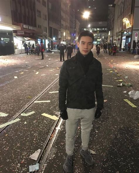 Jun 11, 2021 · กันตภณ หวังเจริญ (แบดมินตันชายเดี่ยว), 24.รัชนก อินทนนท์ (แบดมินตันหญิงเดี่ยว), 25.บุษนันท์ อึ๊งบำรุงพันธ์ (แบดมินตันหญิงเดี่ยว), 26. กันตภณ หวังเจริญ นักแบดฯหล่อ