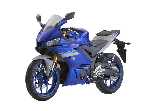 It is available in only one variant and 2 colours. 2020-yamaha-yzf-r25-matt-silver-blue-new-colours-prie ...