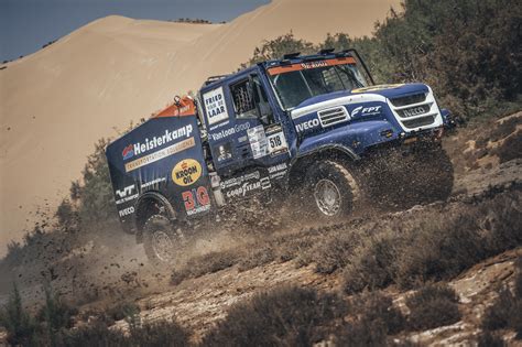 Eerste Volledige Vrouwentruckteam Ingeschreven Voor Dakar Rally Van