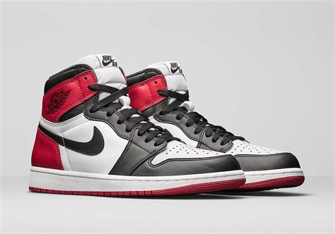 Air Jordan 1 Black Toe Release Date 555088 125