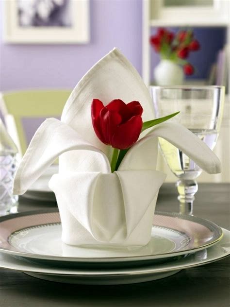 Napkin Folding – beautiful table decorations in the dining room do it
