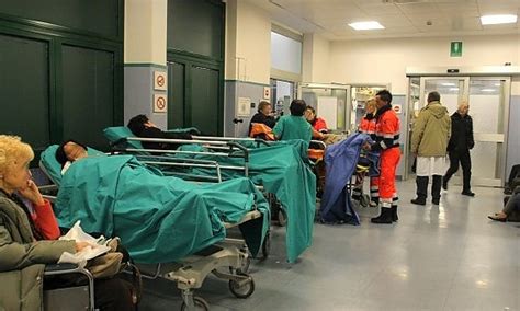 Posti Letto Esauriti Ricoveri Bloccati Ospedali Genovesi In Piena
