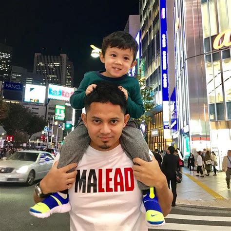 Adrian teh (cerita asal & lakon layar) dan amar amir ithnin (lakon lain macam hensem kalau pakai baju hairul azreen ni. "Insya-Allah, Yusuf Iskandar Bakal Dapat Adik" - Hairul ...