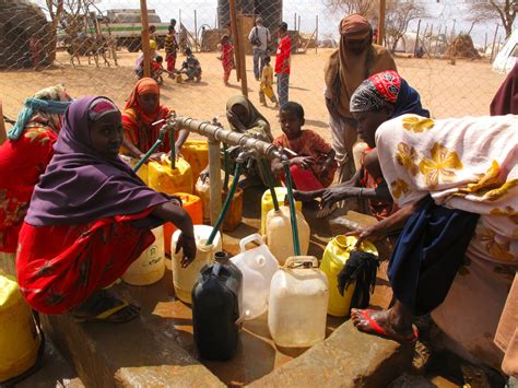 Women Fetching Water In Africa Afrik 21
