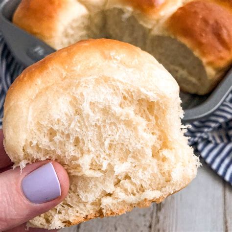 Easy 30 Minute Dinner Rolls