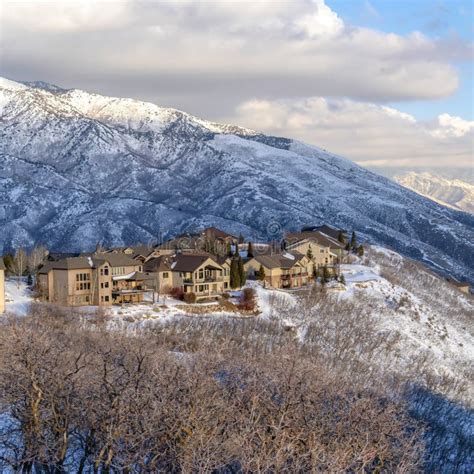 Square Wasatch Mountain Homes That Takes In The Unspoiled Snowy Nature