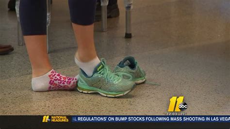 Heres Why Tsa Agents Make You Remove Your Shoes At The Airport Abc11 Raleigh Durham