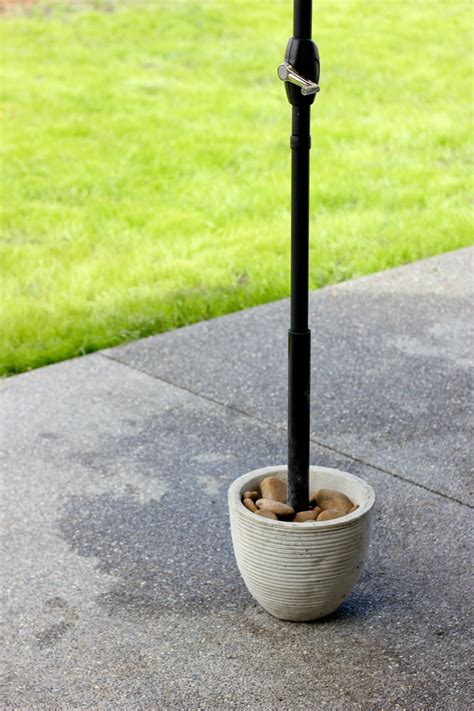 Learn how to customize a patio umbrella or how to make an old umbrella look new again with spray paint from krylon. DIY Patio Umbrella Stand Tutorial