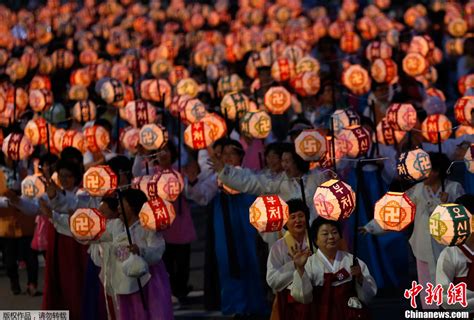 The traditional chinese holidays are an essential part of harvests or prayer offerings. 韩国首尔灯笼大游行 喜迎佛诞日(高清组图)-搜狐滚动