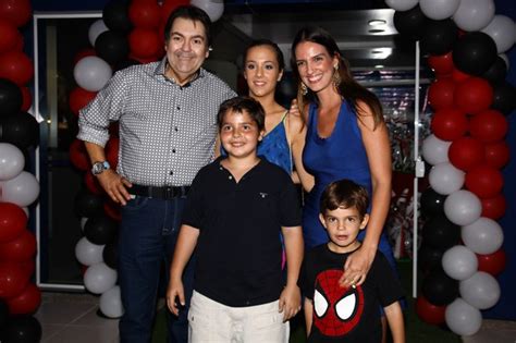 Faustão paga conta salgada de simone em restaurante: EGO - Filha de Faustão, Lara Silva, chama atenção nas ...
