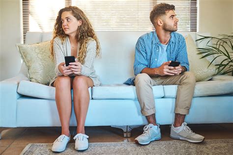 Is Your Phone Ruining Your Relationship 10 Questions To Ask Yourself