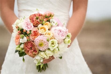 Senza considerare che basta un niente. Fiori autunnali, decorazioni e bouquet per la sposa ...