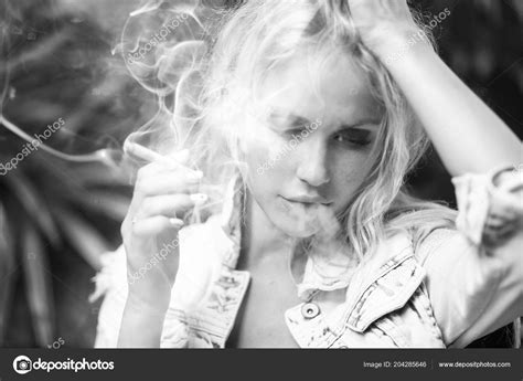 Portrait Blonde Smoking Girl Stock Photo By ©radarani 204285646