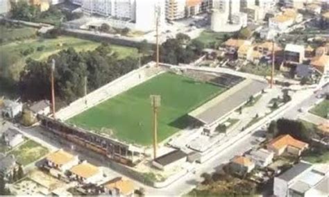It is located in the centre of portimão in the algarve, portugal and was opened in 1937 for local. (Visão aerea do Estádio Abel Alves de Figueiredo na cidade ...