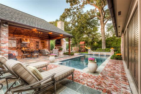 20 Gorgeous Poolside Outdoor Kitchen Designs