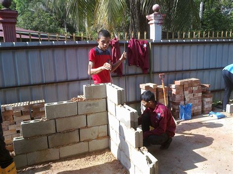 Bentuk dan tekstur pada permukaan batu baur juga akan mempengaruhi kualiti konkrit. Teknologi Pembinaan: Amali memasang tetulang pada batu ...