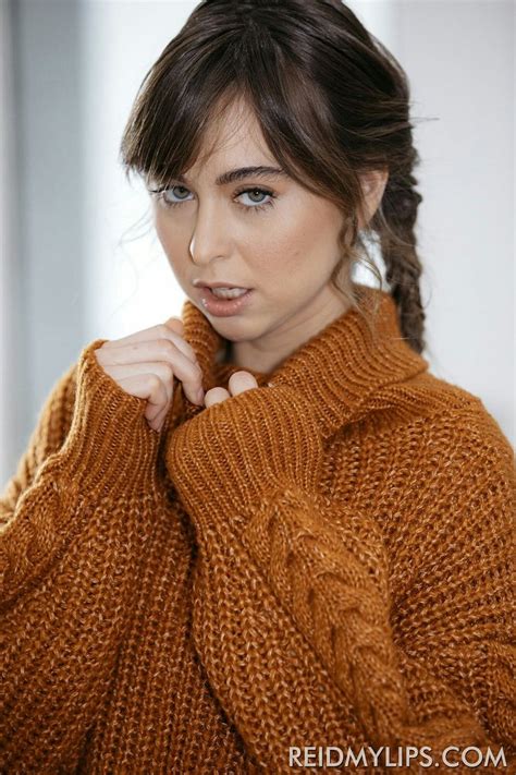 Mujeres guapas en suéteres de lana