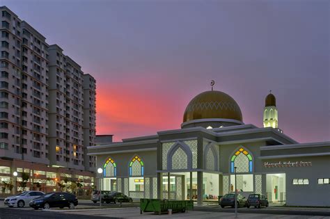 Situated in shah alam city center, smart hotel shah alam seksyen 15 is the perfect place to experience shah alam and its surroundings. Masjid Seksyen 7 Shah Alam | Suasana senja di Masjid ...