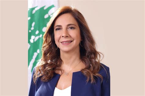 لم يكن اسم زينة عكر عدرا معروفاً على الساحة السياسية اللبنانية، ولكن اسمها الآن سيبقى في الذاكرة الوطنية بعد أن اصبحت أول امرأة تتولى حقيبة الدفاع في لبنان والوطن. وزارة الدفاع الوطني اللبناني - بيان صاد رعن المكتب ...