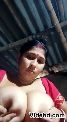 Sexy Boudi Showing Her Big Boobs And Pussy