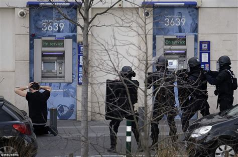 Paris Hostage Crisis Ends Without Bloodshed As Suspect Gives Himself Up