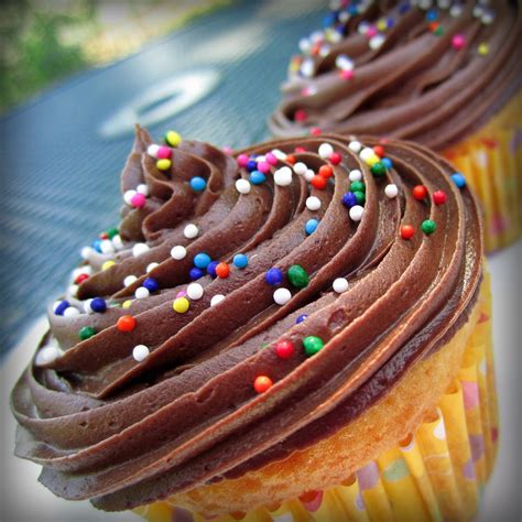 Use any old hair dryer on the lowest setting to lightly blow hot air over the cake until the frosting starts to ever so slightly soften, and then simply wait. Easy Chocolate Frosting recipe - All recipes UK