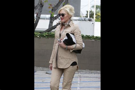 Vidéo Gwen Stefani Sort Dun Salon De Manucure à West Hollywood Le
