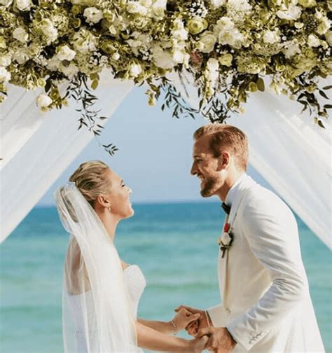 Striker harry kane was born on 28 july 1993 and was raised in walthamstow, north london. Ivy Jane Kane Bond With Father Harry Kane Will Melt Your ...