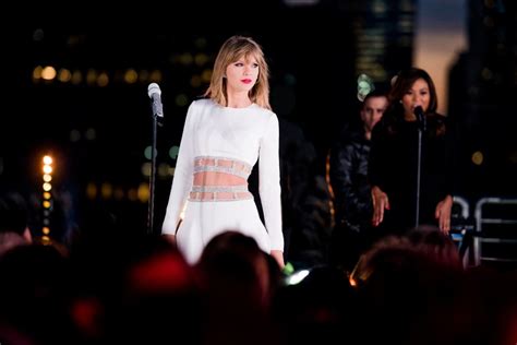 Taylor Swift Holds Reputation Secret Sessions In London