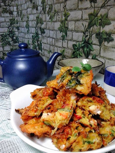 These golden prawn fritters are. Cucur Udang Rangup