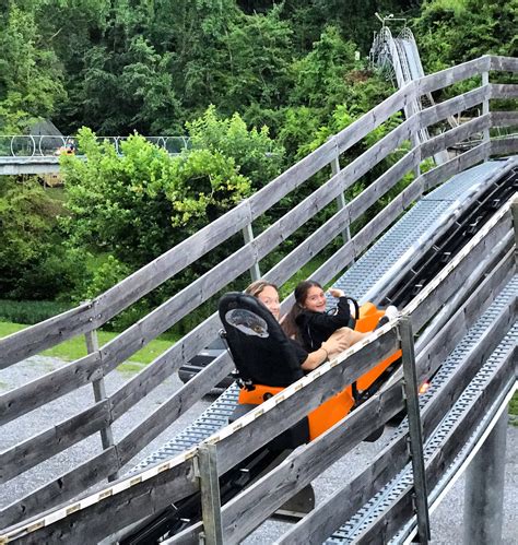 The large pond cabin includes a queen size bed in the master bedroom. Top 10 Things To Do In the Pigeon Forge, Gatlinburg, Smoky ...