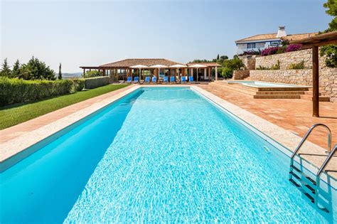 Villas With Large Swimming Pools Vintage Travel