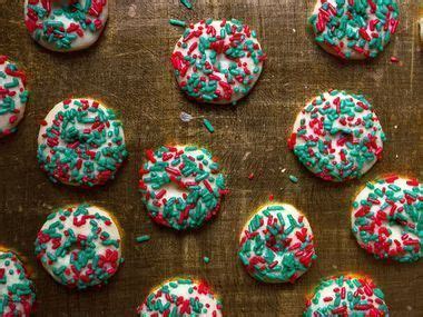 Reduce mixer speed to low and with the mixer running, add the orange juice, zest, baking powder and finally the flour, mixing just long enough to work in the. Mexican Butter Cookies with Sprinkles (Galletas con Chochitos) | Best christmas cookie recipe ...