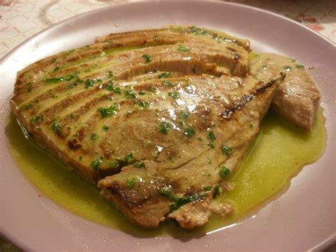 Se hai comprato un tonno intero o ne hai. Ricettina: Tonno alla griglia con salsa al limone