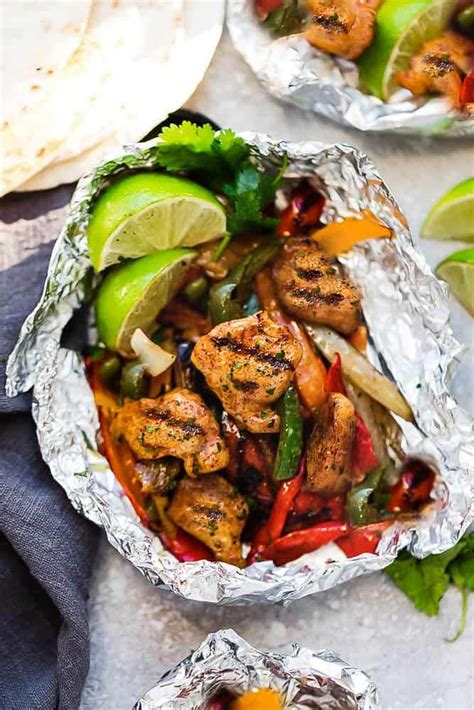A simple nutritious chicken dinner in minutes with easy clean up thanks . Chicken Fajita Foil Packets are the perfect easy meal for ...