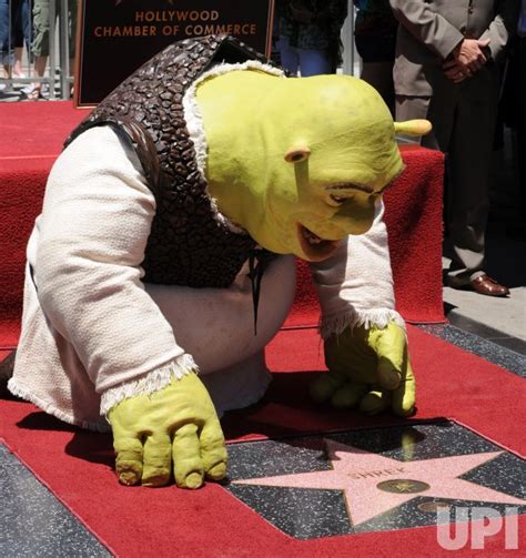 Photo Shrek Receives Star On The Hollywood Walk Of Fame In Los Angeles Lap2010052009