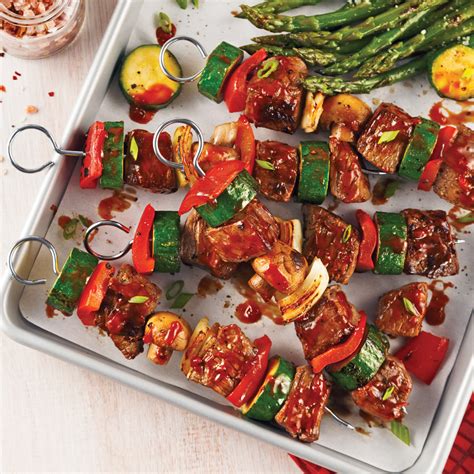 Brochettes de boeuf et légumes sauce barbecue