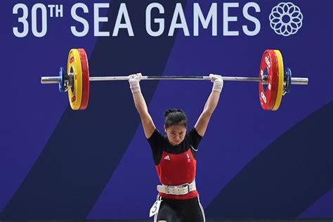 Ia sempat tak melanjutkan lagi karena saat smp ia mondok dan sempat vakum di dunia olahraga. Olimpiade Tokyo, Pelatnas Angkat Besi Terus Berjalan