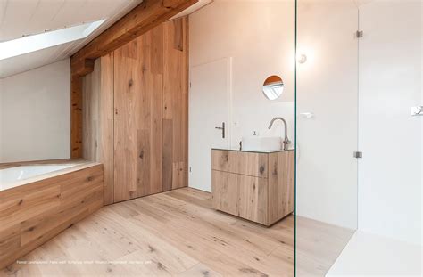 Das neue parkett, das sich übrigens auch für fußbodenheizung eignet, wird nach der verlegung zweimal mit dem clean & green aqua oil geölt. Parkett im Badezimmer - Kundenfeedback | Badezimmer ...