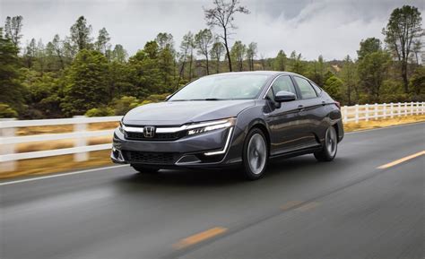 2018 Honda Clarity Plug In Hybrid First Drive Review Car And Driver