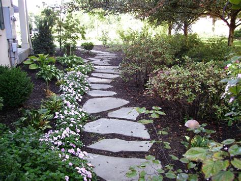 Using Stepping Stones In Your Landscaping Tomlinson
