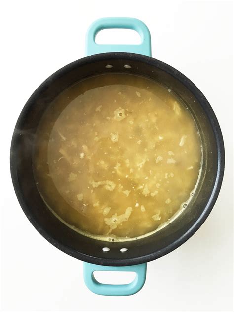 It's that time of the year, y'all—when the air becomes crisp, the nights grow long, and people crave hearty, warm soups and stews. Healthified 5 Ingredient White Chicken Chili — The Skinny Fork
