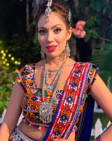 Not known does munmun dutta drink alcohol?: Munmun Dutta looks alluring in her latest traditional ...