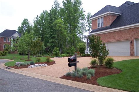 Whether it's to add some class to your lawn, keep animals out of the plants, or create a visual reminder for your kids to stay out of your flowerbeds, a garden and lawn edge can be a great addition to your yard. Landscaping along driveway | Landscapes & Flower beds ...