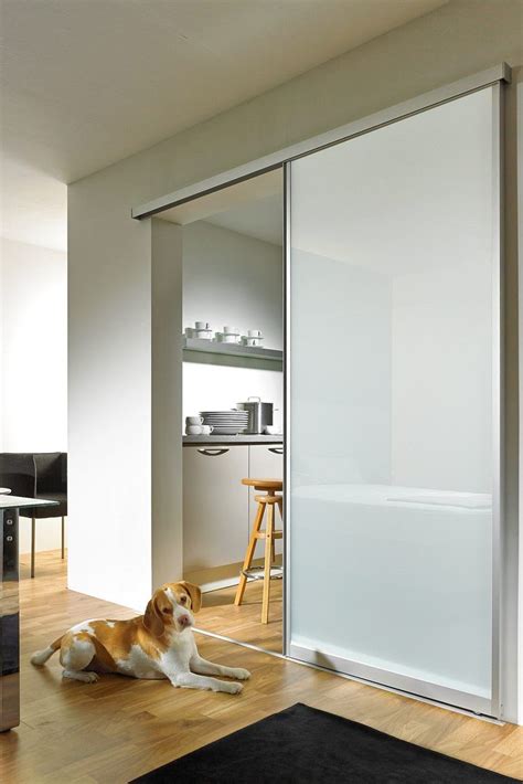 Soll man eigentlich bei schiebeglastüren keine zargen einbauen jetzt war ich gerade dabei zu bestimmen welches durchbruchmaß ich nun morgen in die wand einschlagen soll doch dabei ist mir. Glasschiebetür mit Aluminiumrahmen und Milchglas ...